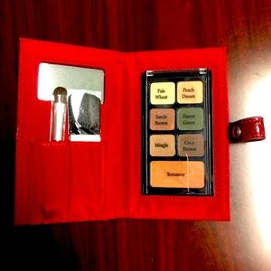 New! Elizabeth Arden Travel Makeup Kit
